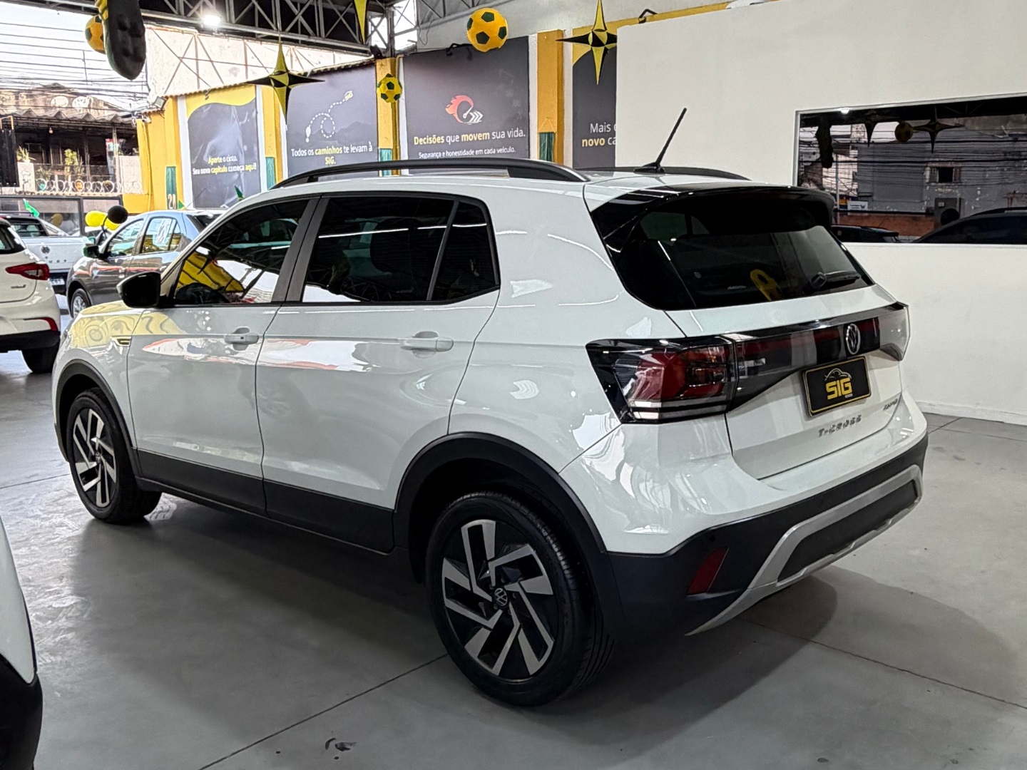 VOLKSWAGEN T-CROSS 1.0 200 TSI TOTAL FLEX COMFORTLINE AUTOMÁTICO 2025 Branco seminovo à venda em Duque de Caxias - Miniatura Vista 6 - SIG Multimarcas