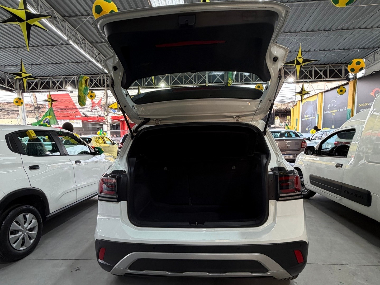 VOLKSWAGEN T-CROSS 1.0 200 TSI TOTAL FLEX COMFORTLINE AUTOMÁTICO 2025 Branco seminovo à venda em Duque de Caxias - Miniatura Vista 7 - SIG Multimarcas