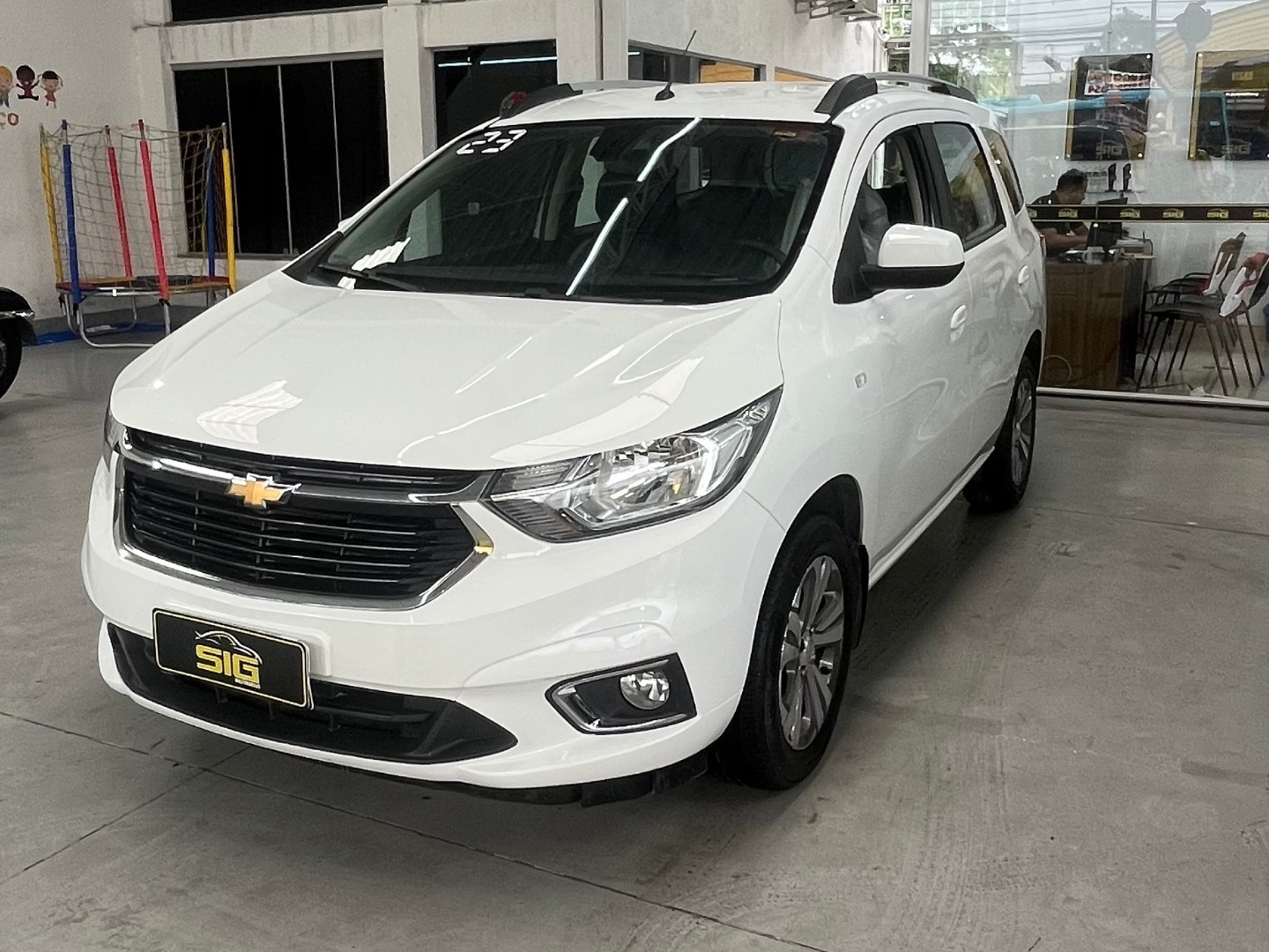 CHEVROLET SPIN 1.8 PREMIER 8V FLEX 4P AUTOMÁTICO 2023 Branco seminovo à venda em Duque de Caxias - Miniatura Traseira - SIG Multimarcas