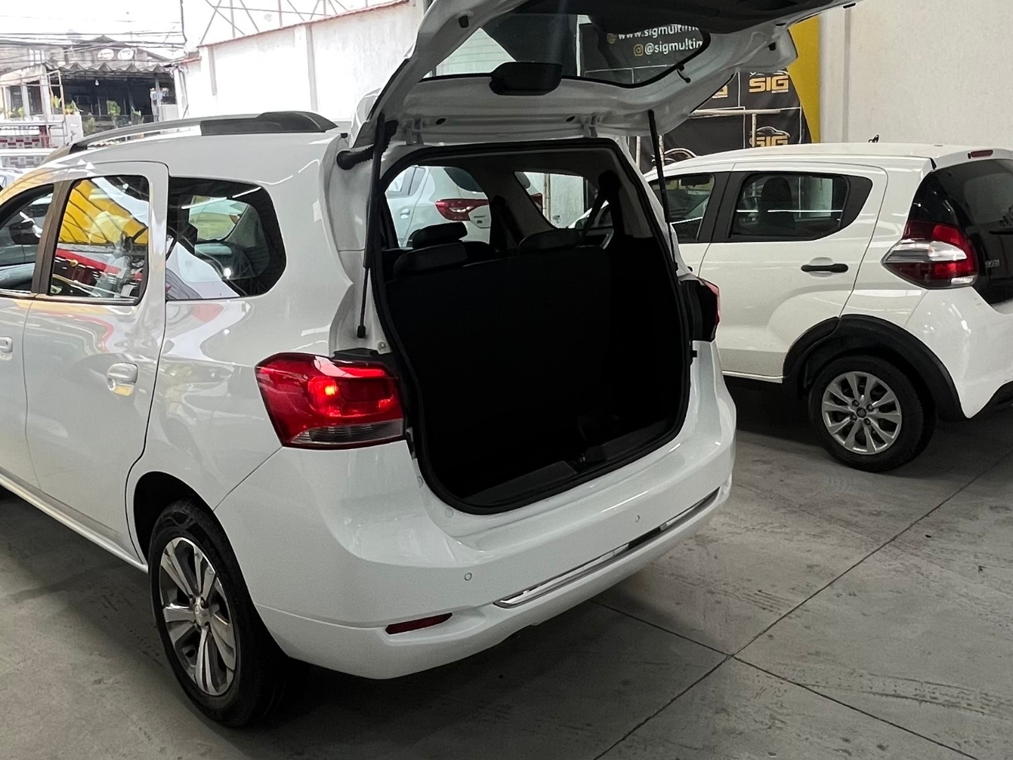 CHEVROLET SPIN 1.8 PREMIER 8V FLEX 4P AUTOMÁTICO 2023 Branco seminovo à venda em Duque de Caxias - Miniatura Vista 6 - SIG Multimarcas