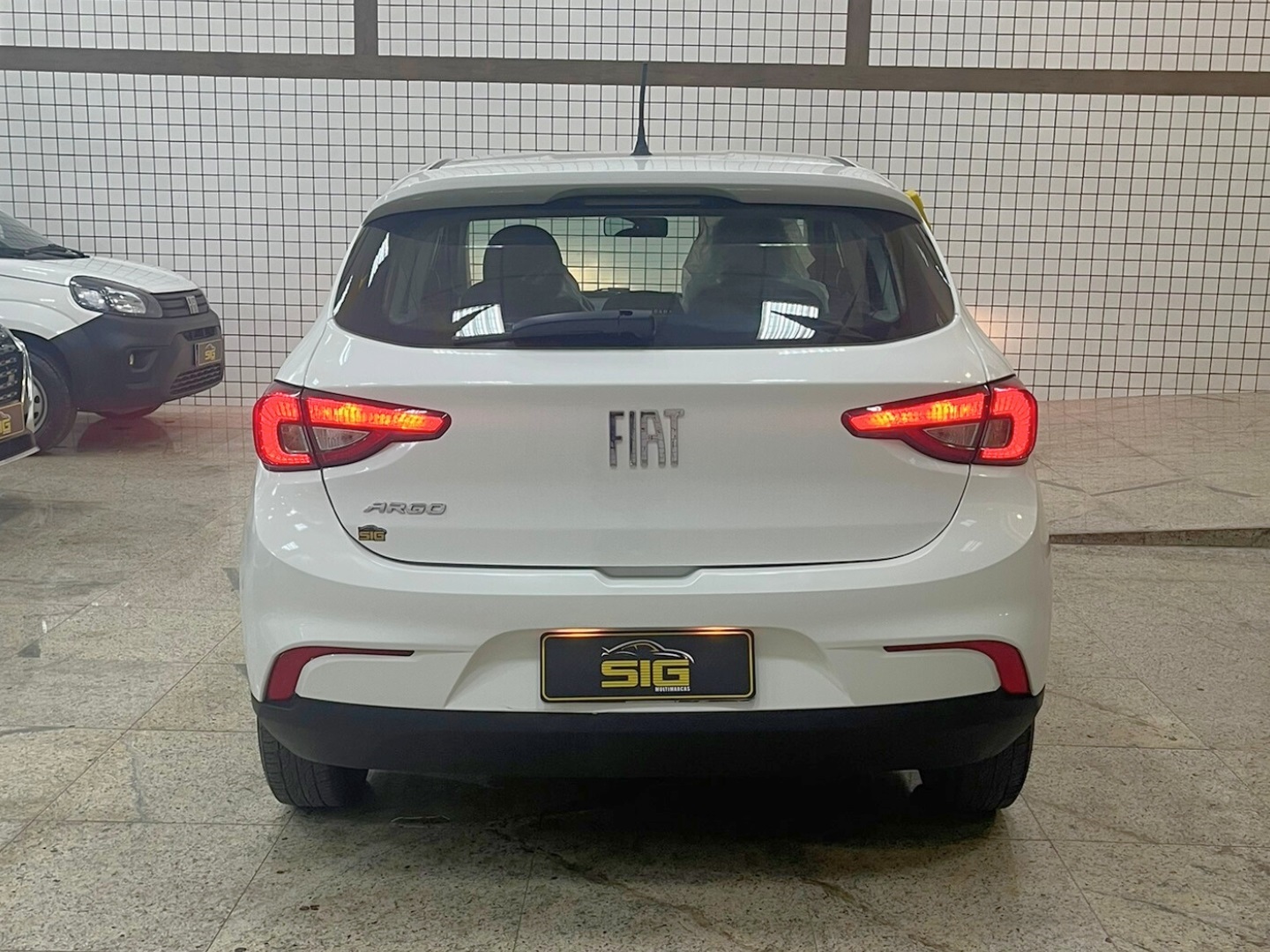 FIAT ARGO 1.0 FIREFLY FLEX MANUAL 2023 Branco seminovo à venda em Duque de Caxias - Miniatura Traseira - SIG Multimarcas