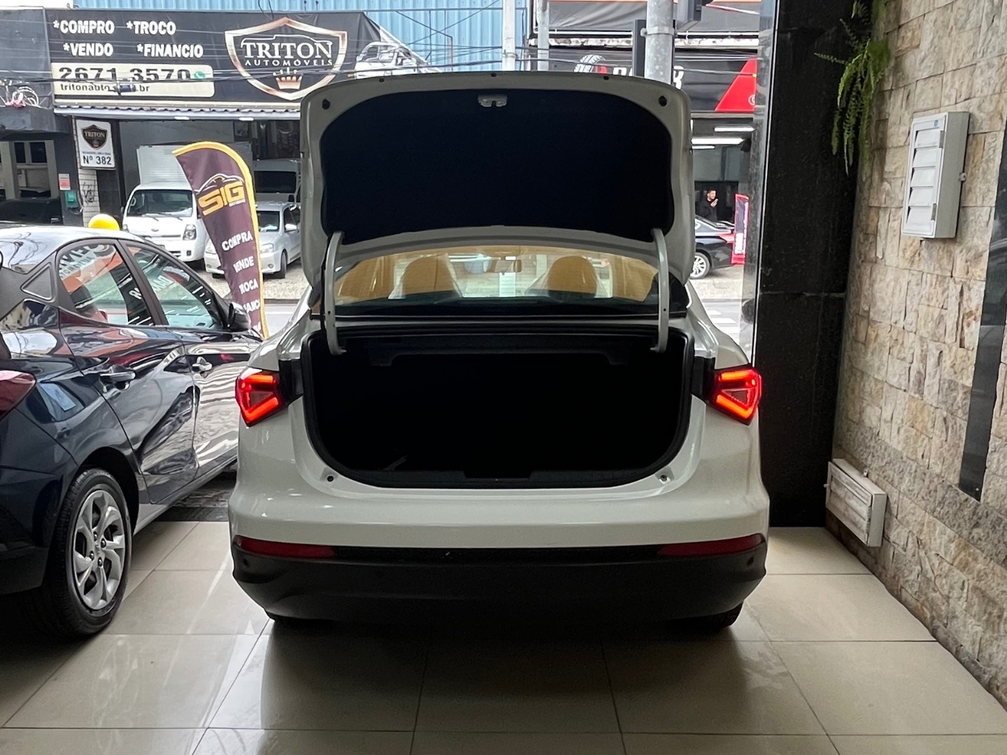 FIAT CRONOS 1.3 FIREFLY FLEX DRIVE MANUAL 2024 Branco seminovo à venda em Duque de Caxias - Miniatura Vista 6 - SIG Multimarcas