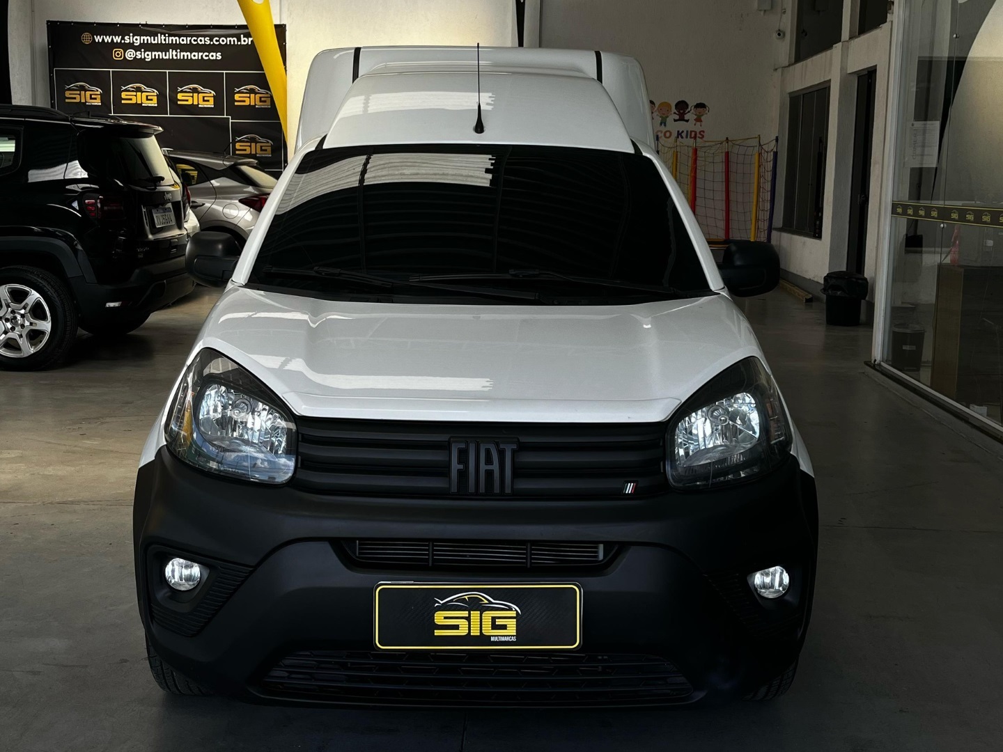 FIAT FIORINO 1.4 MPI FURGÃO ENDURANCE 8V FLEX 2P MANUAL 2024 Branco seminovo à venda em Duque de Caxias - Miniatura Traseira - SIG Multimarcas