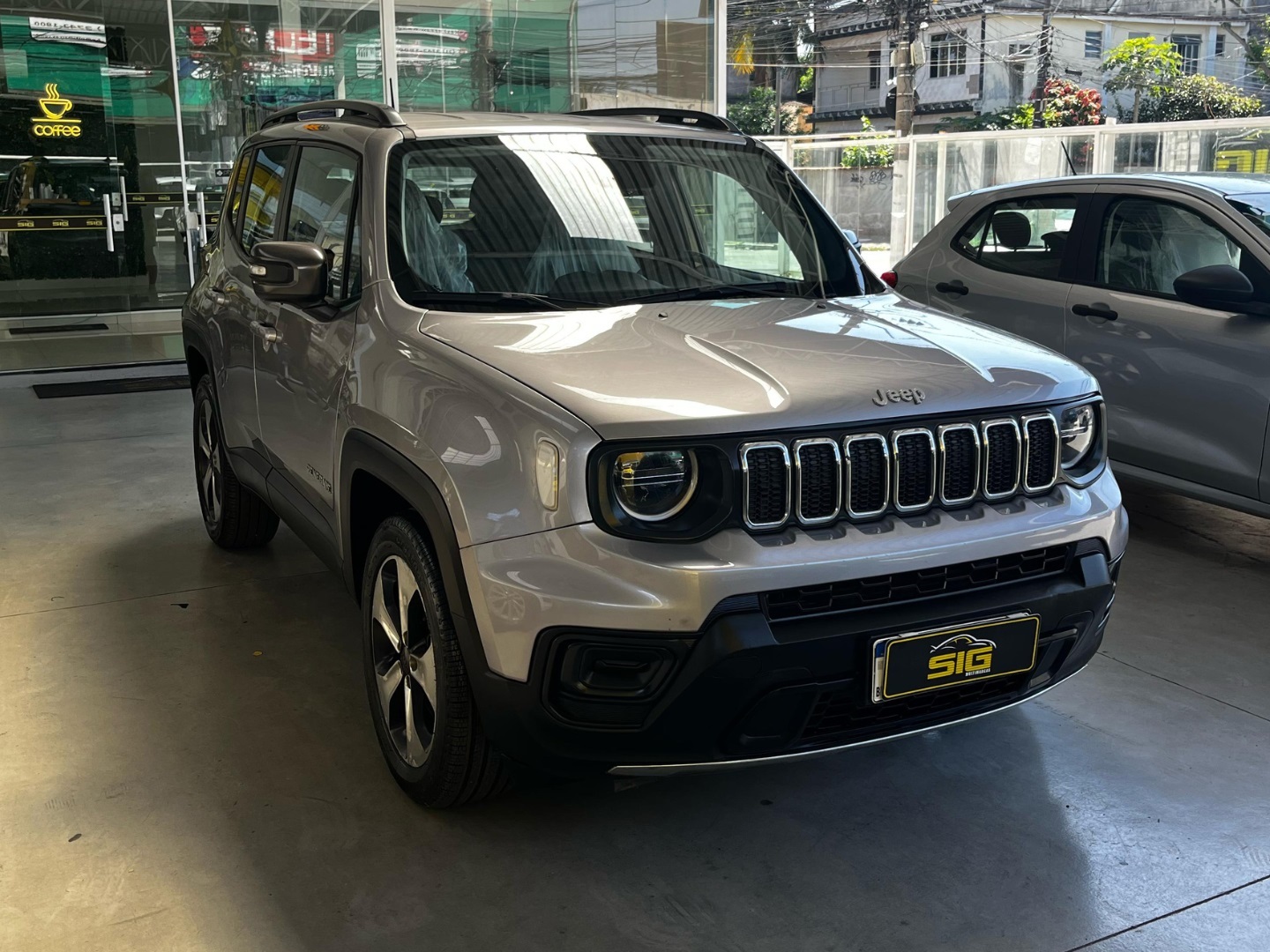 JEEP RENEGADE 1.3 T270 TURBO FLEX LONGITUDE AT6 2022 Prata seminovo à venda em Duque de Caxias - Miniatura Traseira - SIG Multimarcas