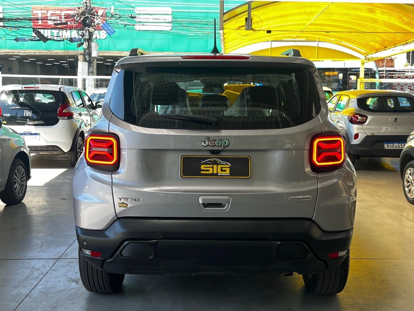 JEEP RENEGADE 1.3 T270 TURBO FLEX LONGITUDE AT6 2022 Prata seminovo à venda em Duque de Caxias - Miniatura Interior - SIG Multimarcas