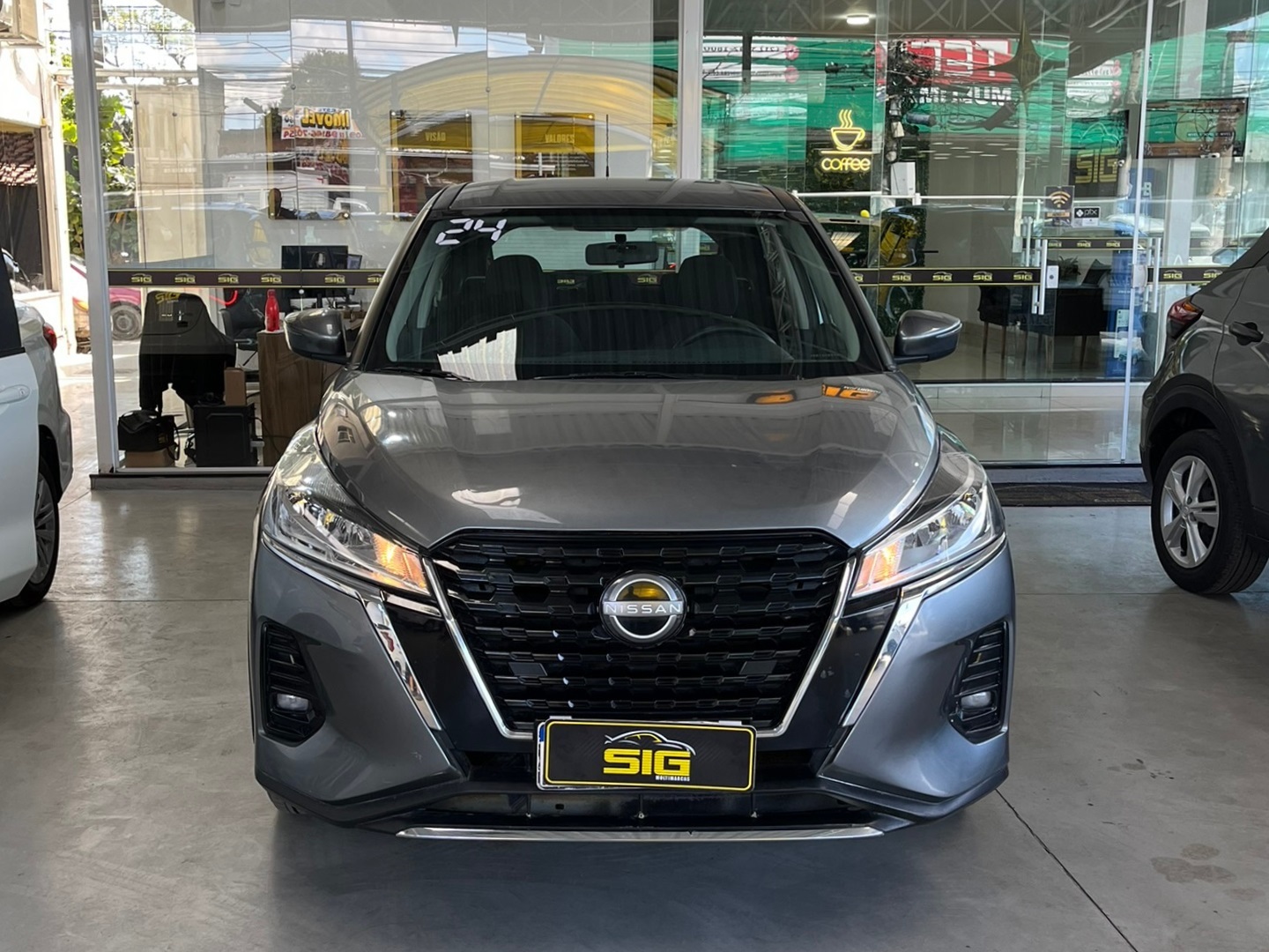 NISSAN KICKS 1.6 16V FLEXSTART ACTIVE XTRONIC 2024 Cinza seminovo à venda em Duque de Caxias - Miniatura Lateral - SIG Multimarcas