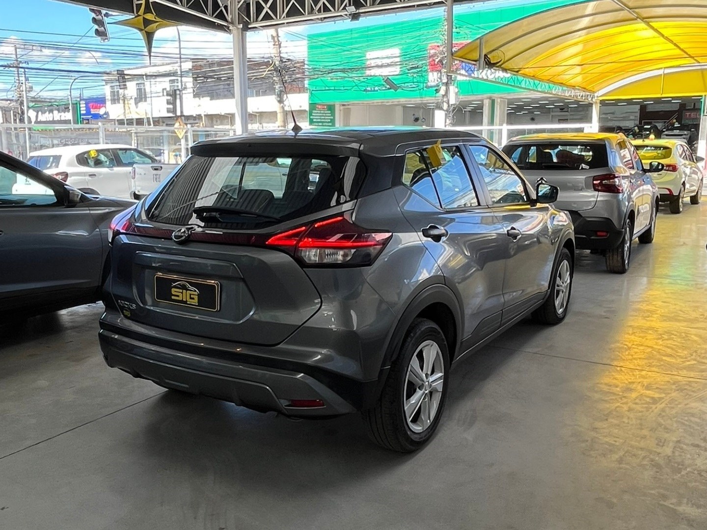 NISSAN KICKS 1.6 16V FLEXSTART ACTIVE XTRONIC 2024 Cinza seminovo à venda em Duque de Caxias - Miniatura Vista 7 - SIG Multimarcas