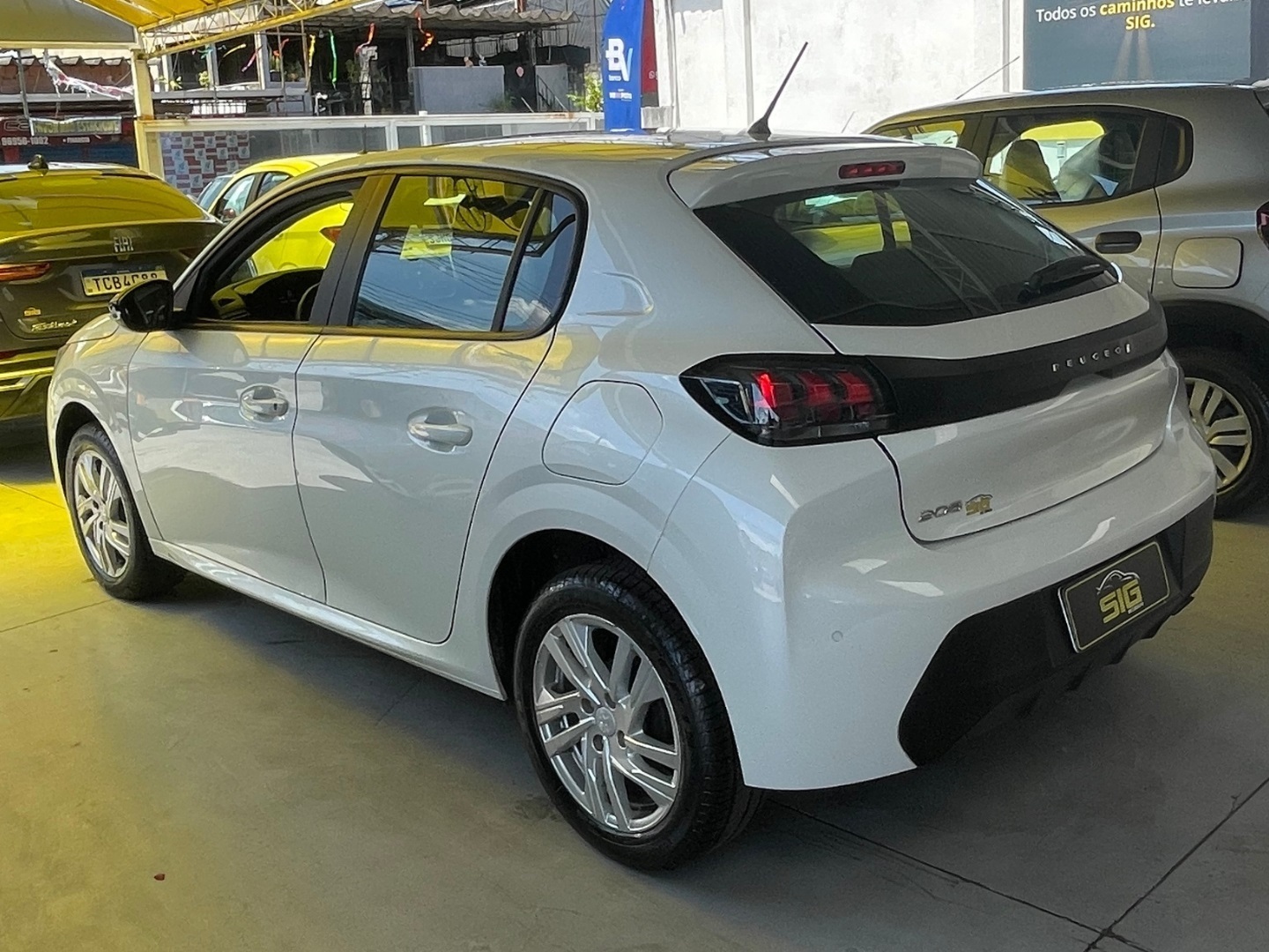 PEUGEOT 208 1.6 16V FLEX ACTIVE AT6 2024 Branco seminovo à venda em Duque de Caxias - Miniatura Vista 7 - SIG Multimarcas