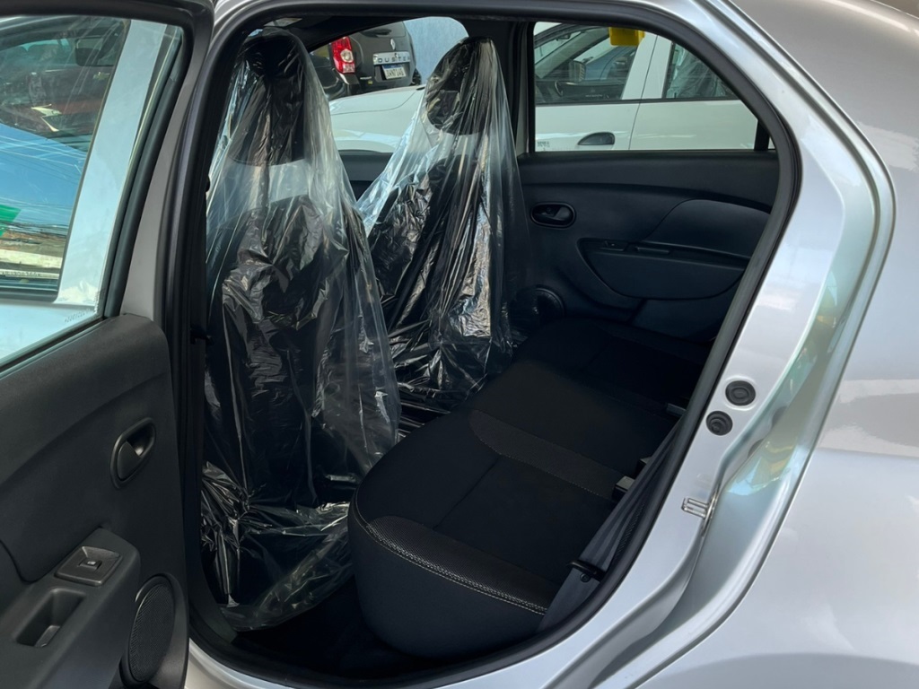 RENAULT LOGAN 1.0 12V SCE FLEX ZEN MANUAL 2023 Prata seminovo à venda em Duque de Caxias - Miniatura Vista 8 - SIG Multimarcas
