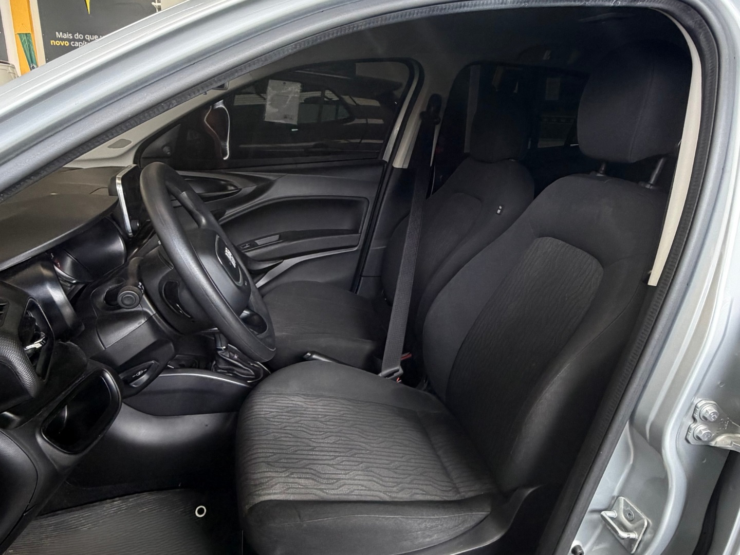 FIAT CRONOS 1.3 FIREFLY FLEX DRIVE CVT 2025 Prata seminovo à venda em Duque de Caxias - Miniatura Vista 8 - SIG Multimarcas