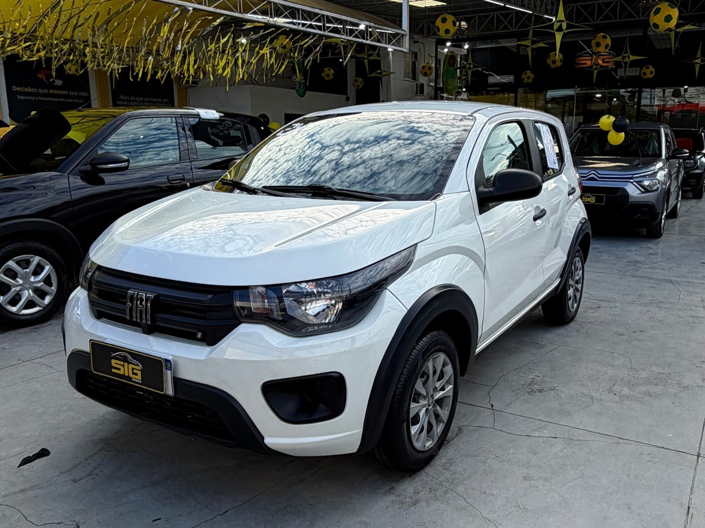 FIAT MOBI 1.0 EVO FLEX LIKE. MANUAL 2024 Branco seminovo à venda em Duque de Caxias - Miniatura Traseira - SIG Multimarcas