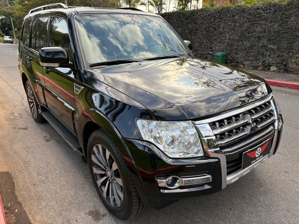 MITSUBISHI PAJERO FULL