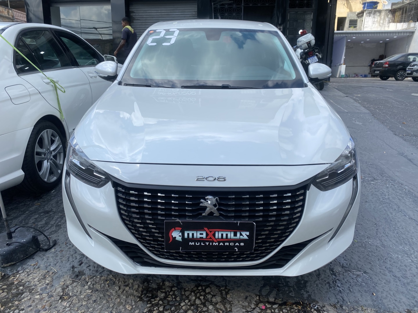 PEUGEOT 208