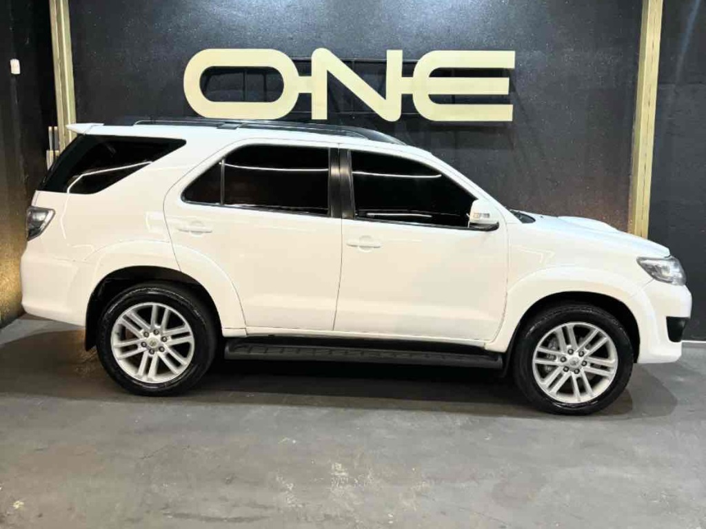 TOYOTA HILUX SW4