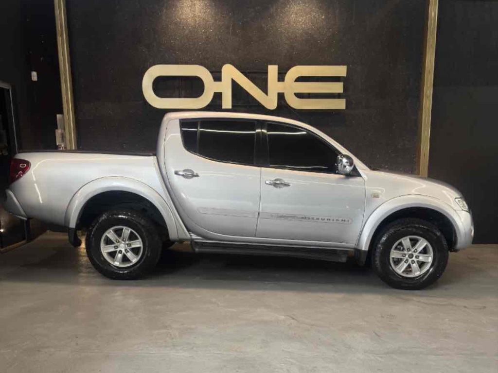 MITSUBISHI L200 TRITON