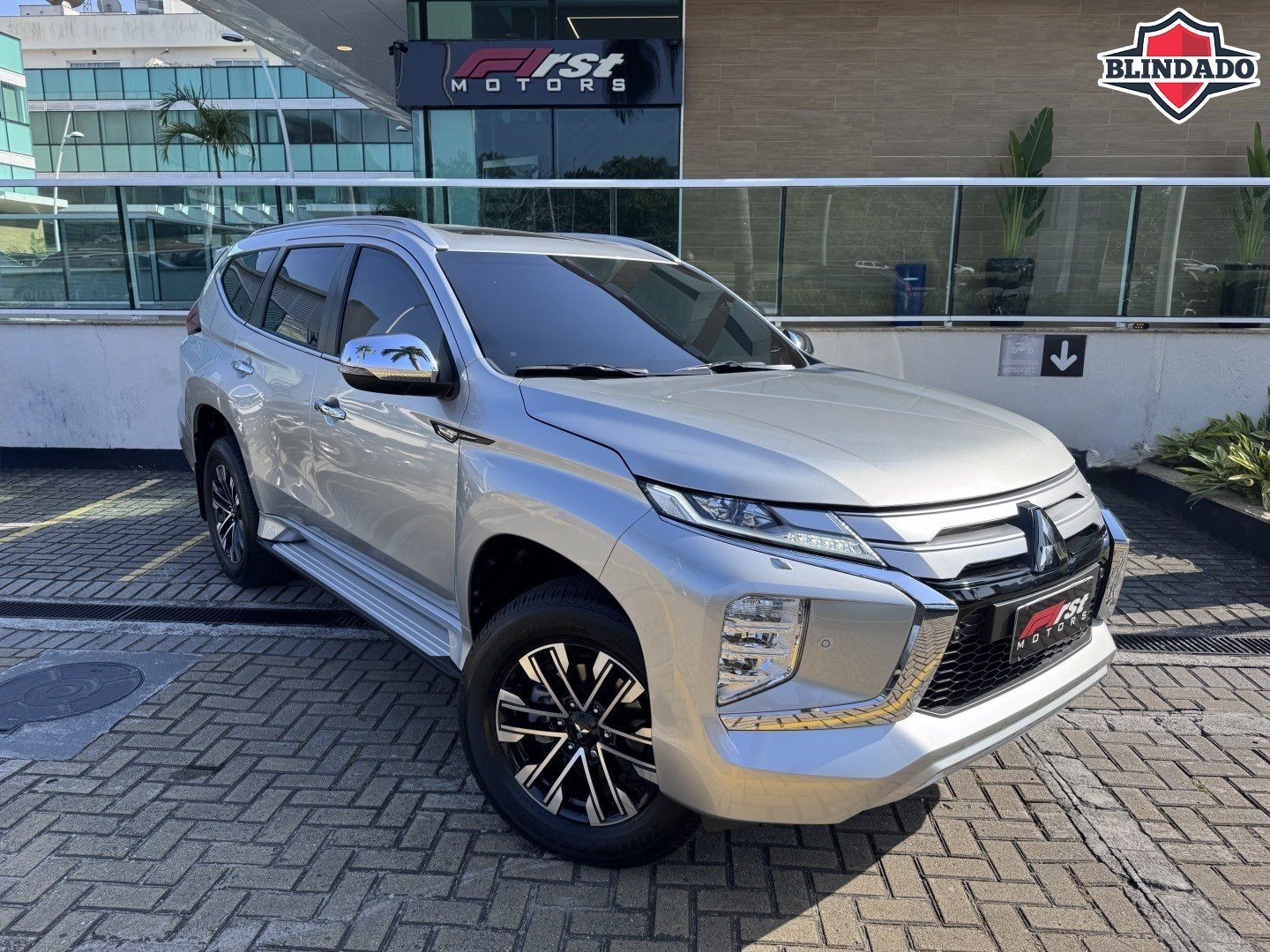 MITSUBISHI PAJERO SPORT