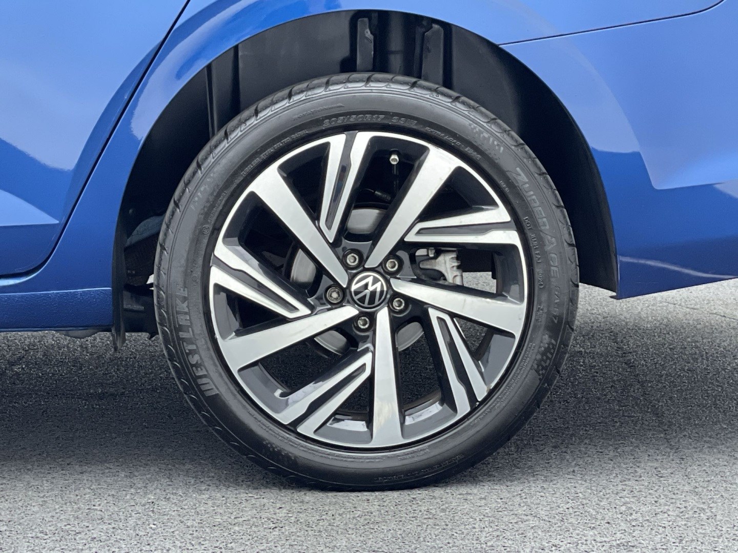 VOLKSWAGEN VIRTUS 1.0 200 TSI HIGHLINE AUTOMÁTICO