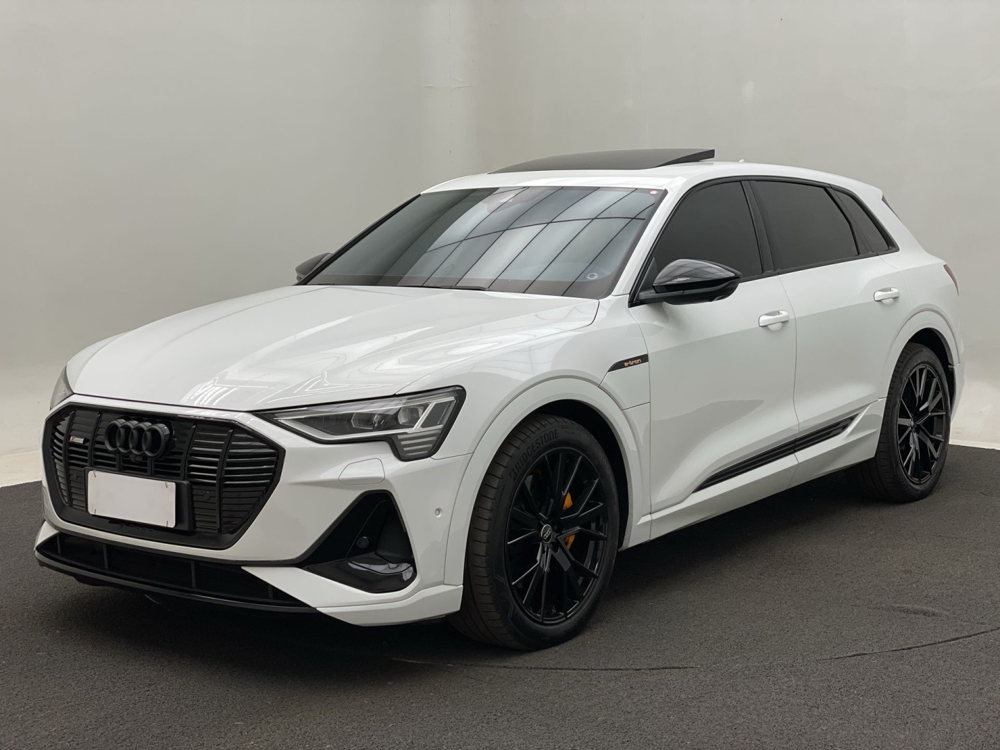 AUDI E-TRON ELÉTRICO PERFORMANCE BLACK QUATTRO