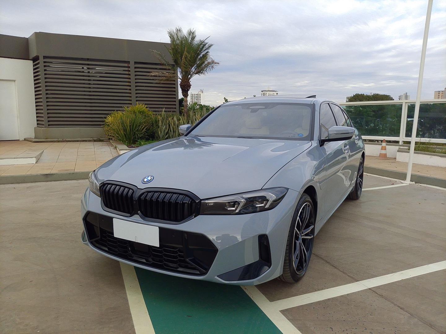 BMW 330e 2.0 16V TURBO HÍBRIDO M SPORT AUTOMÁTICO