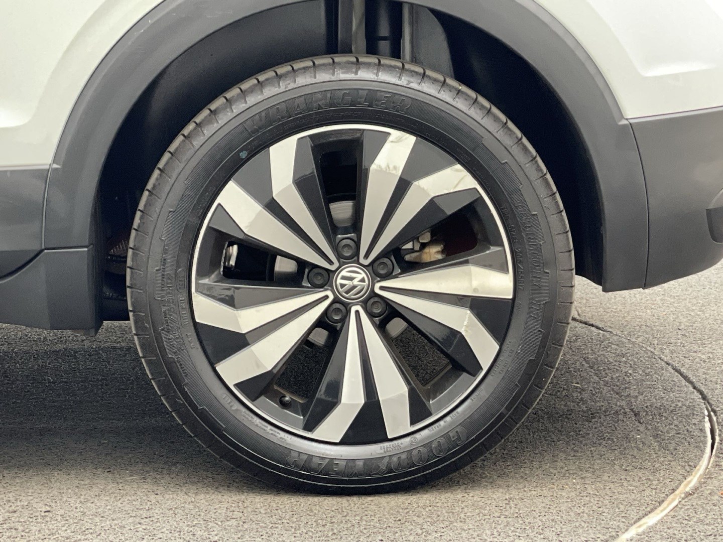 VOLKSWAGEN T-CROSS 1.0 200 TSI TOTAL FLEX AUTOMÁTICO
