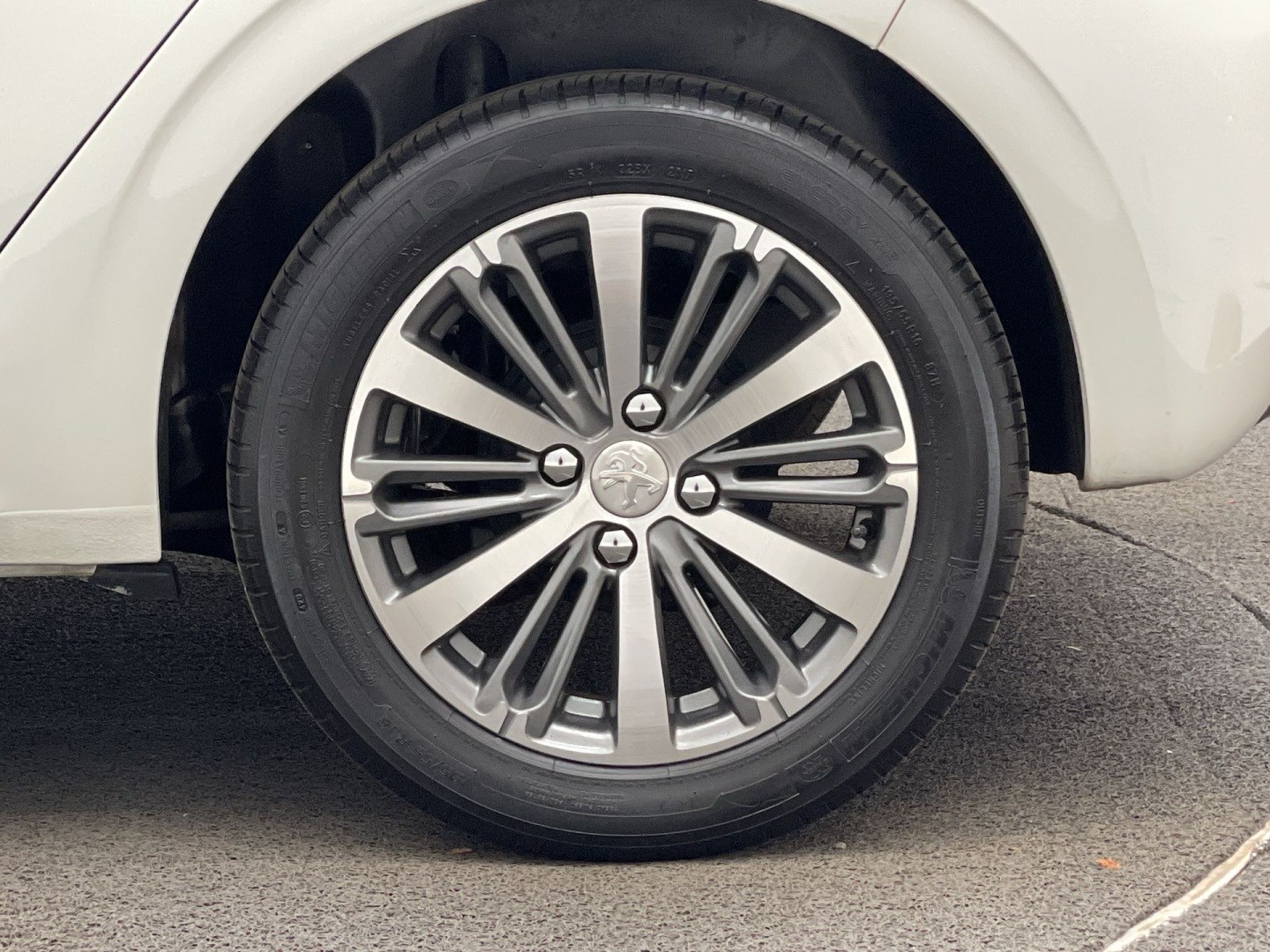 PEUGEOT 208 1.6 GRIFFE 16V FLEX 4P AUTOMÁTICO