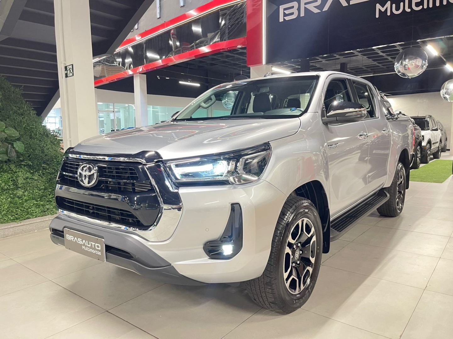 TOYOTA HILUX 2.8 D-4D TURBO DIESEL CD SRV 4X4 AUTOMÁTICO