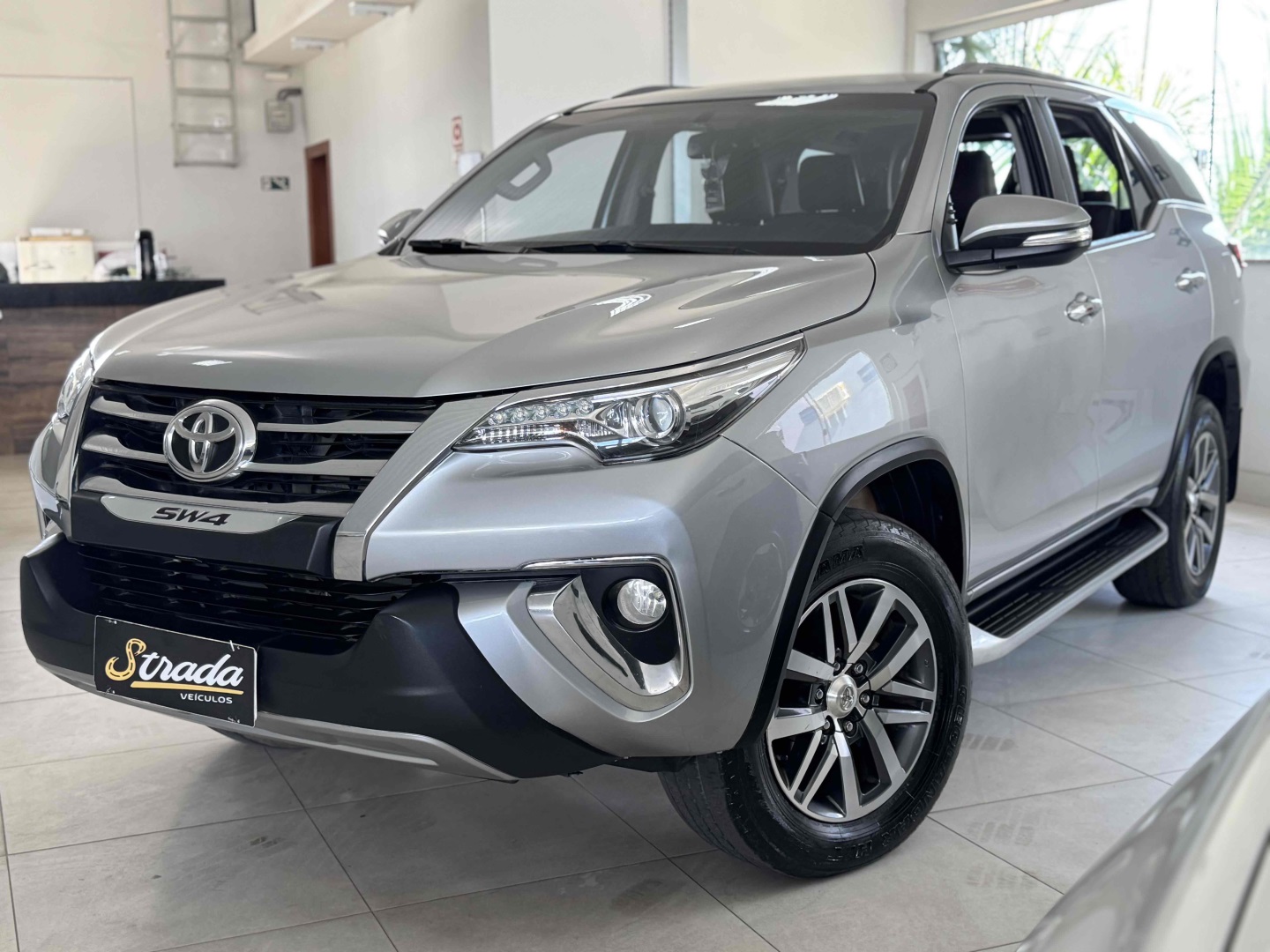 TOYOTA HILUX SW4