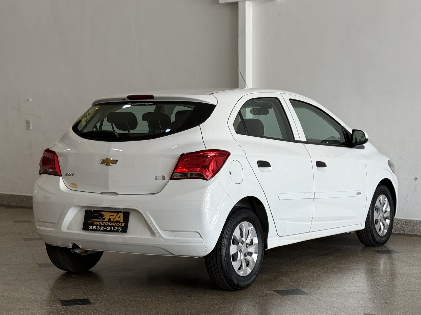 Chevrolet Onix Hatch Joy 1.0 8V Flex 5P Mec. - foto 2