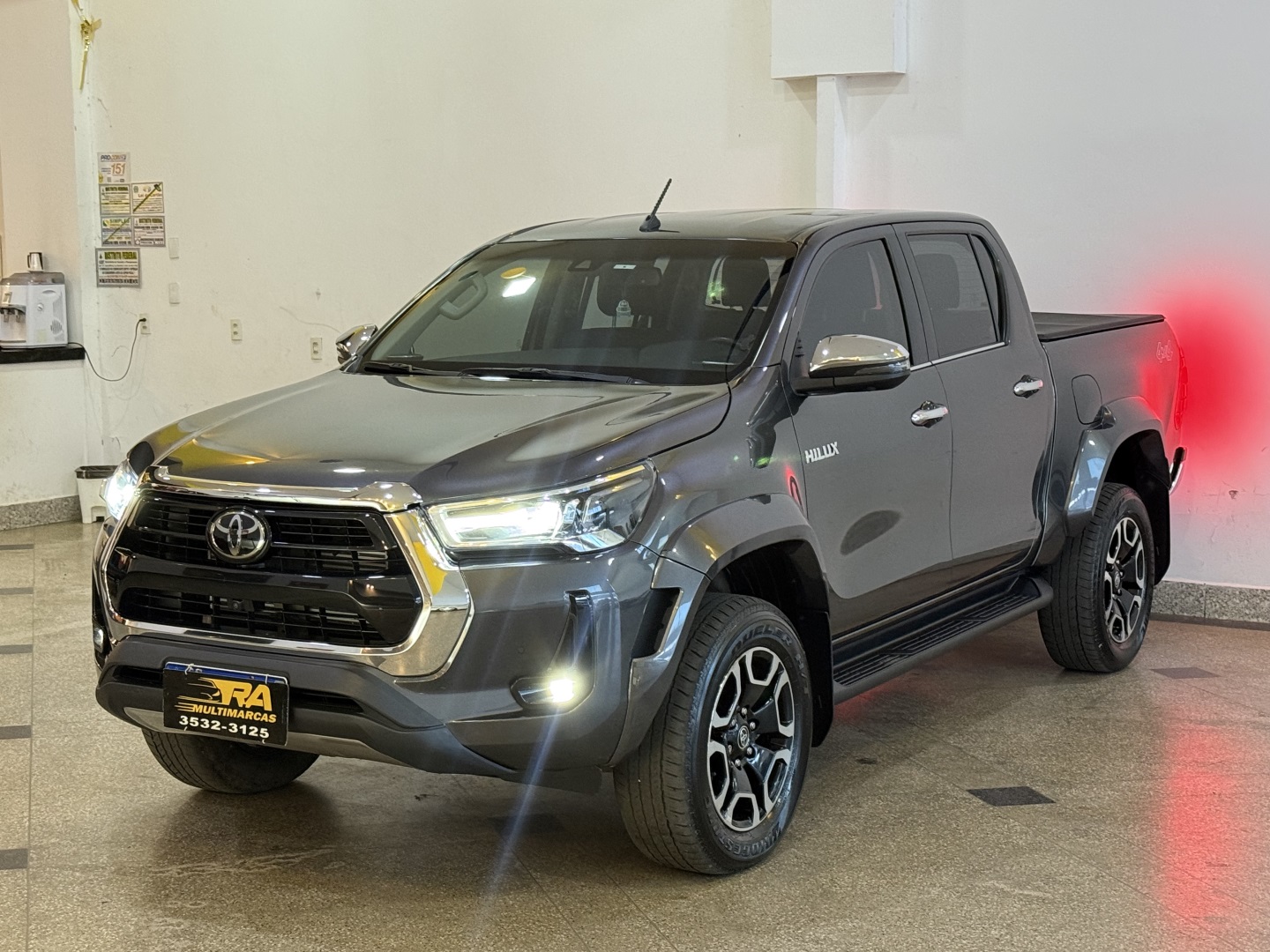 TOYOTA HILUX