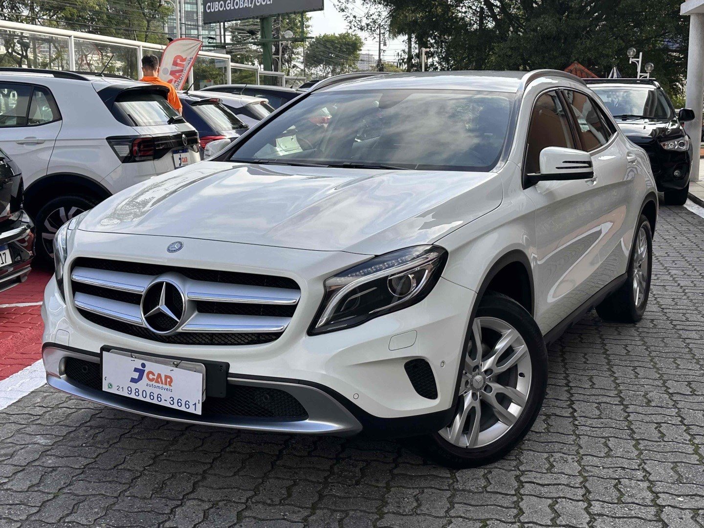 MERCEDES-BENZ GLA 200
