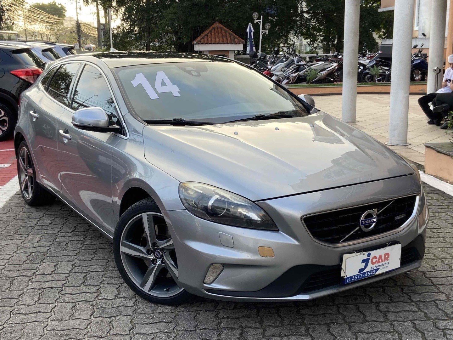 VOLVO V40