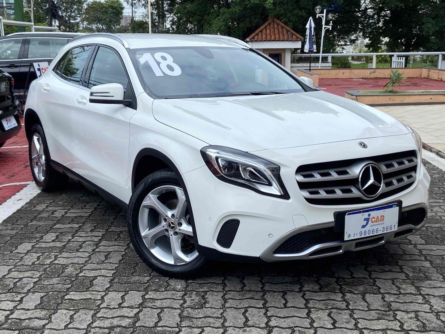 MERCEDES-BENZ GLA 200