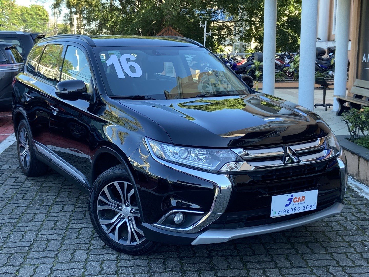 MITSUBISHI OUTLANDER