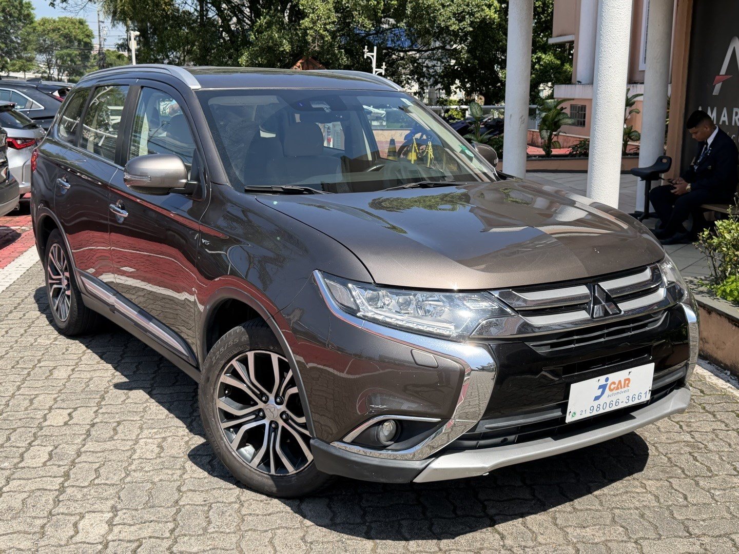 MITSUBISHI OUTLANDER