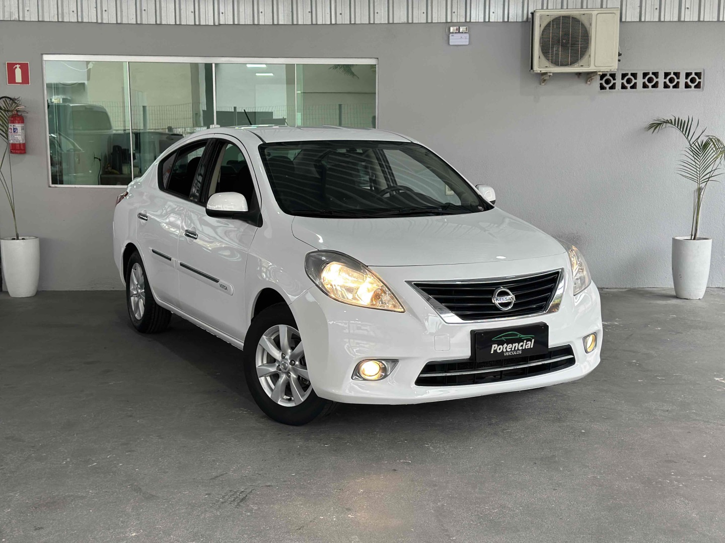 NISSAN VERSA