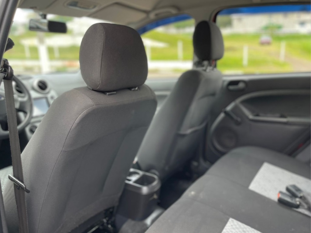 Ford Fiesta 1.0 rocam hatch 8v flex 4p manual    2014