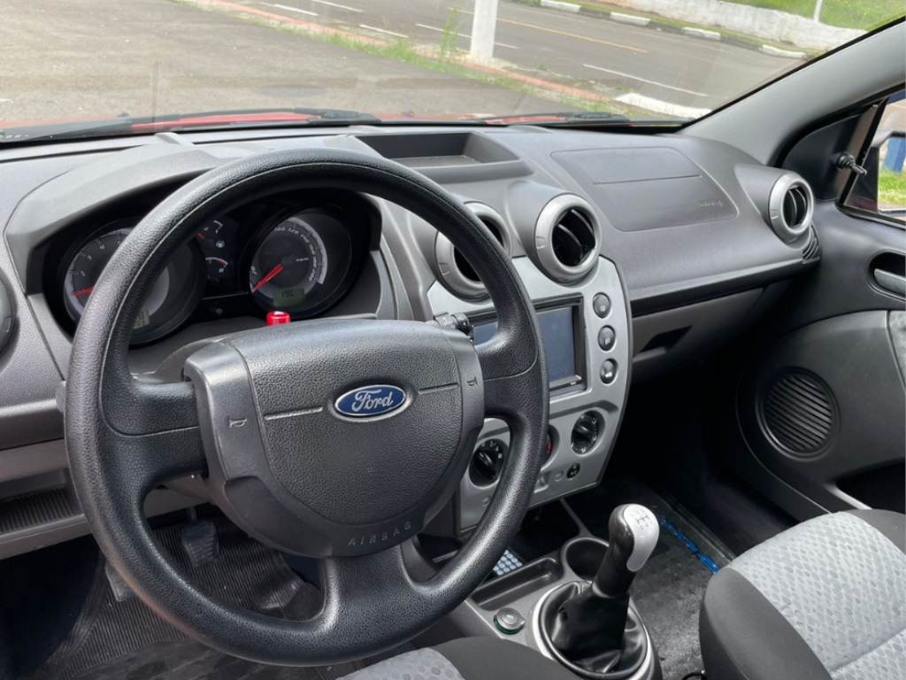 Ford Fiesta 1.0 rocam hatch 8v flex 4p manual    2014
