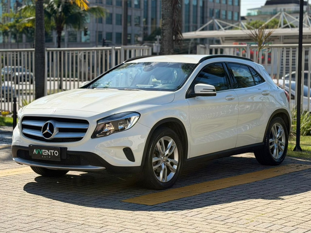 MERCEDES-BENZ GLA 200