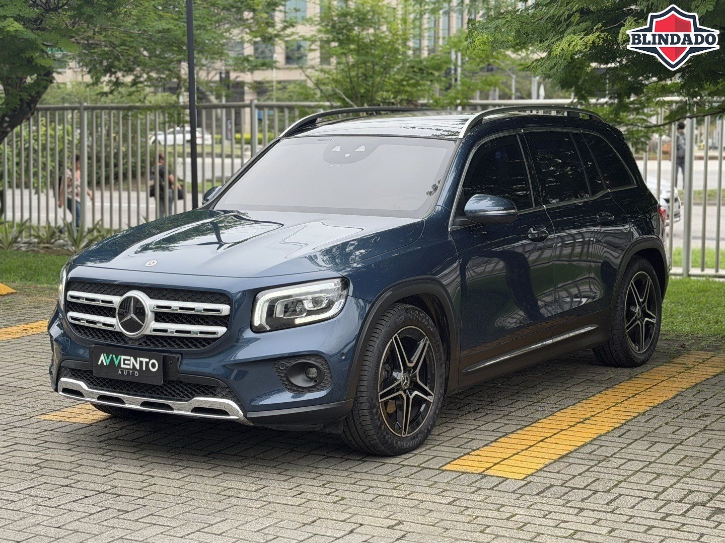MERCEDES-BENZ GLB 200