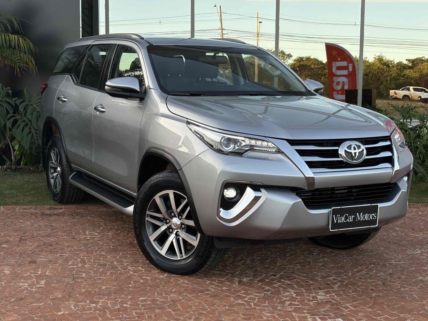 TOYOTA HILUX SW4