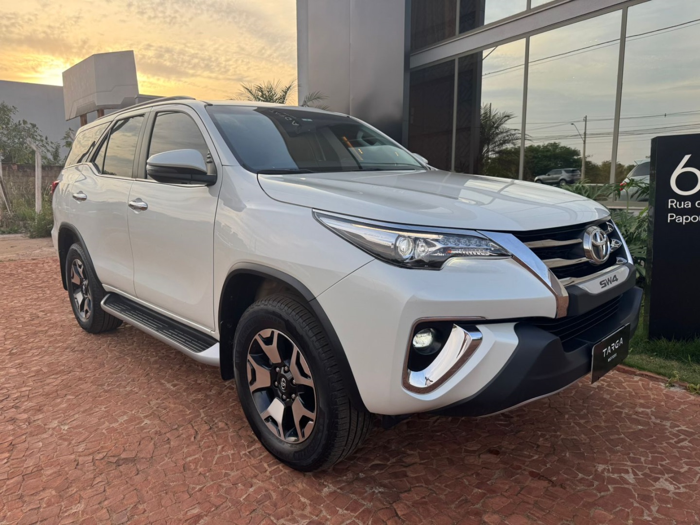 TOYOTA HILUX SW4