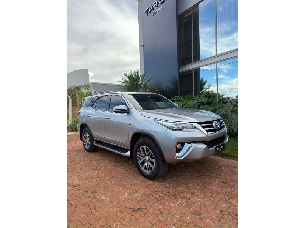 TOYOTA HILUX SW4