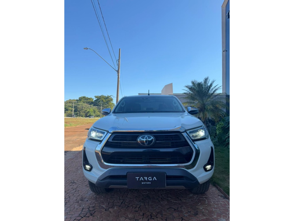 TOYOTA HILUX 2.8 D-4D TURBO DIESEL CD SRX 4X4 AUTOMÁTICO