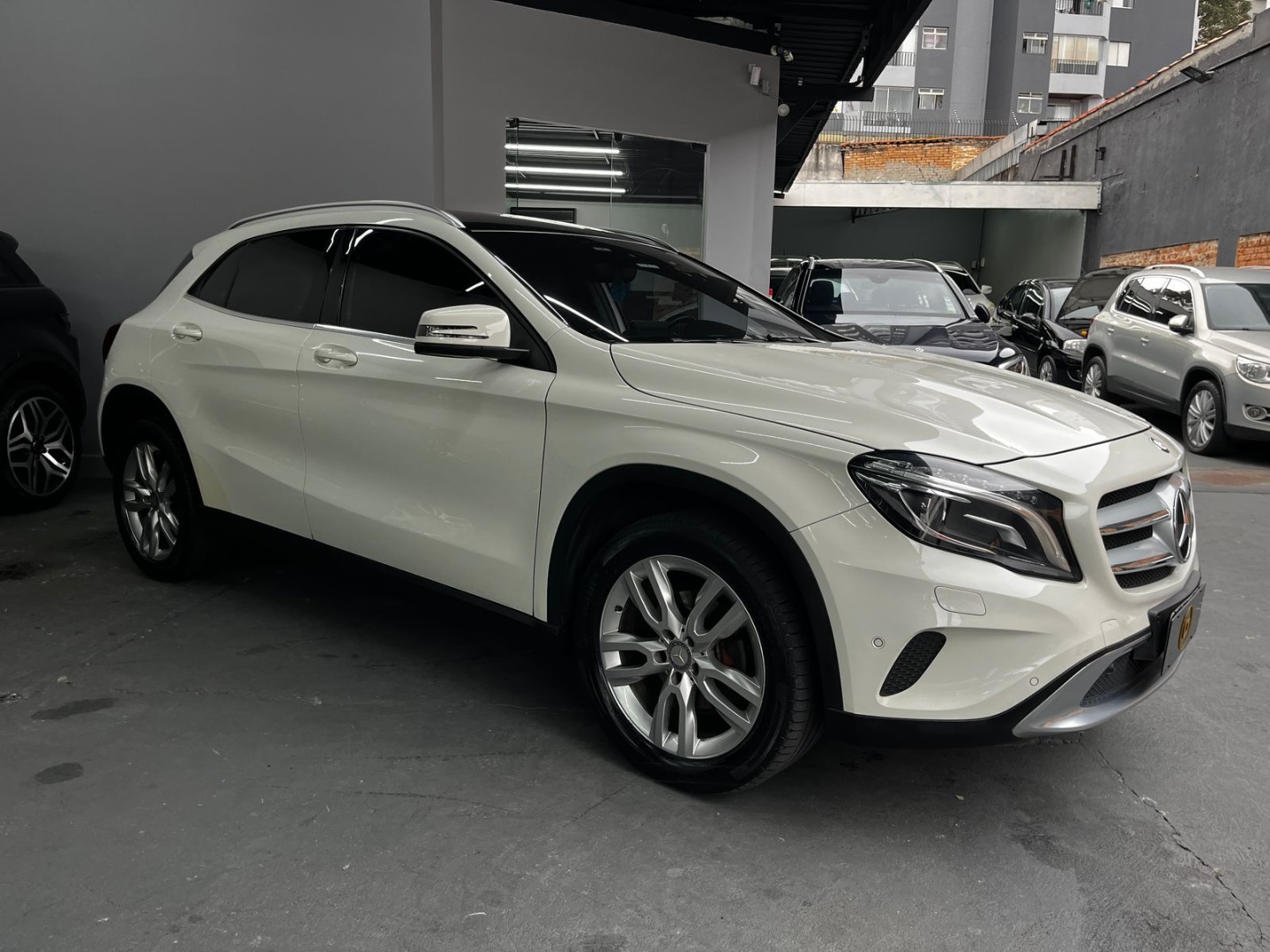 MERCEDES-BENZ GLA 200
