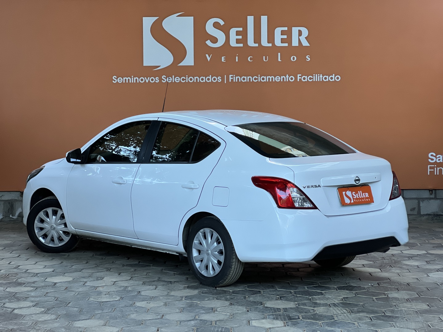 Nissan Versa 1.0 12V Flex 4P Manual - foto 3
