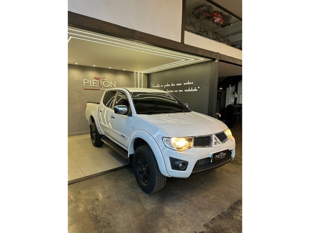 MITSUBISHI L200 TRITON 3.2 HPE 4X4 CD 16V TURBO INTERCOOLER DIESEL 4P AUTOMÁTICO