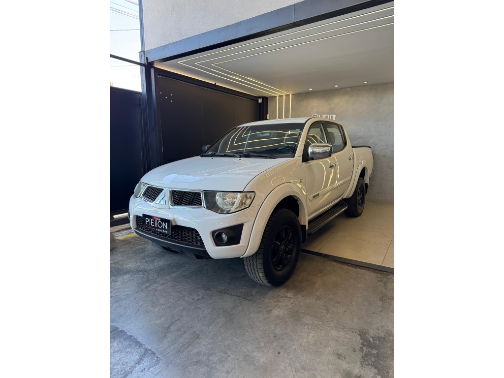 MITSUBISHI L200 TRITON 3.2 HPE 4X4 CD 16V TURBO INTERCOOLER DIESEL 4P AUTOMÁTICO