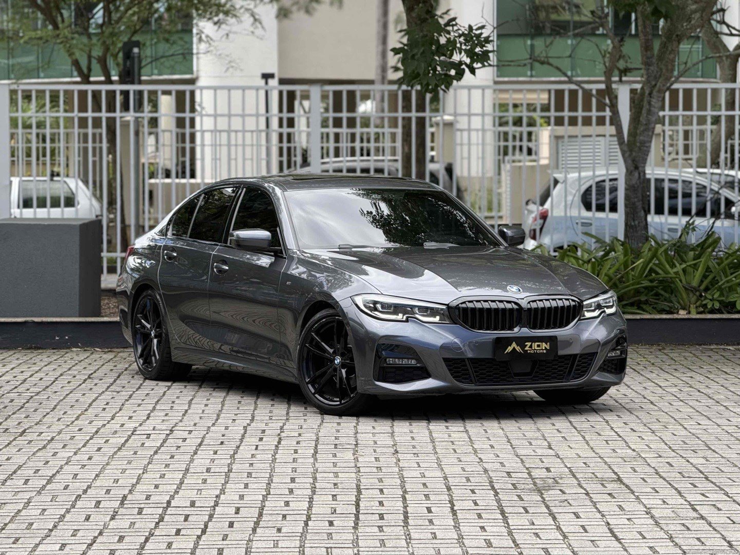 BMW 320i