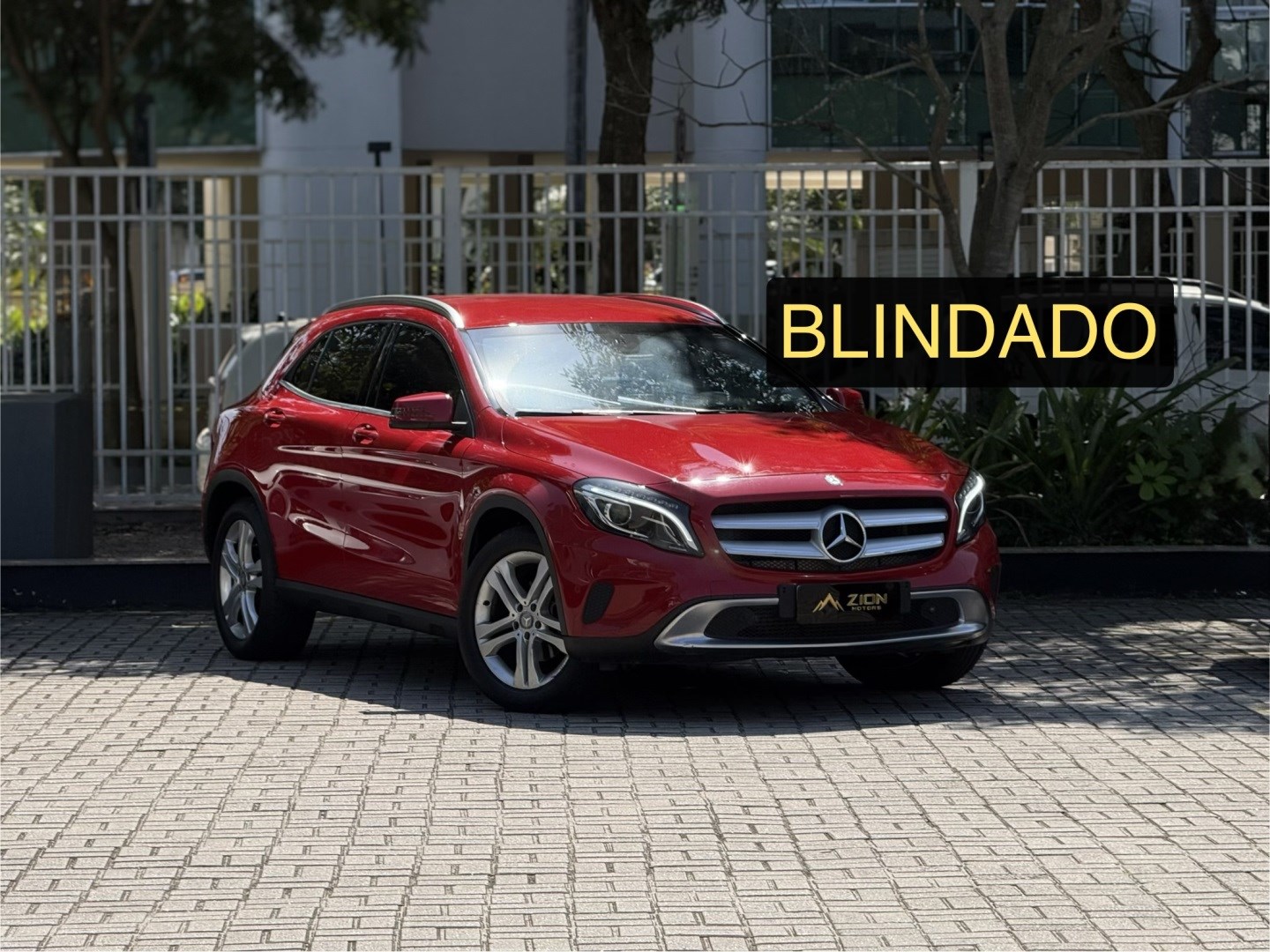 MERCEDES-BENZ GLA 200