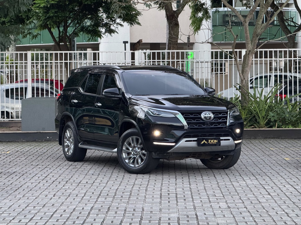 TOYOTA HILUX SW4